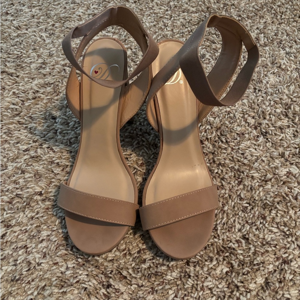 Tan‎ Women's Sandals